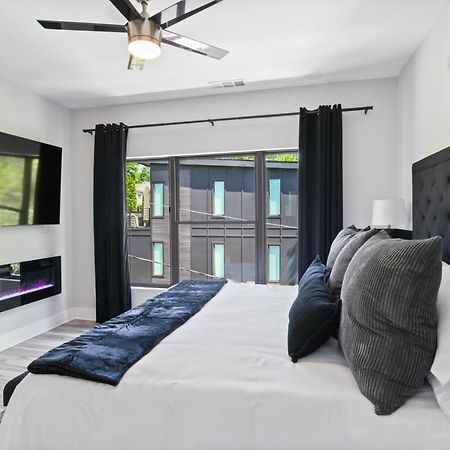 The Red Door - Ultra Modern Atlanta Home - Designedbydom Dış mekan fotoğraf