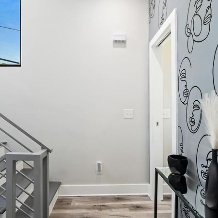 The Red Door - Ultra Modern Atlanta Home - Designedbydom Dış mekan fotoğraf
