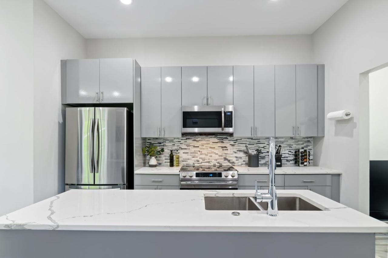 The Red Door - Ultra Modern Atlanta Home - Designedbydom Dış mekan fotoğraf