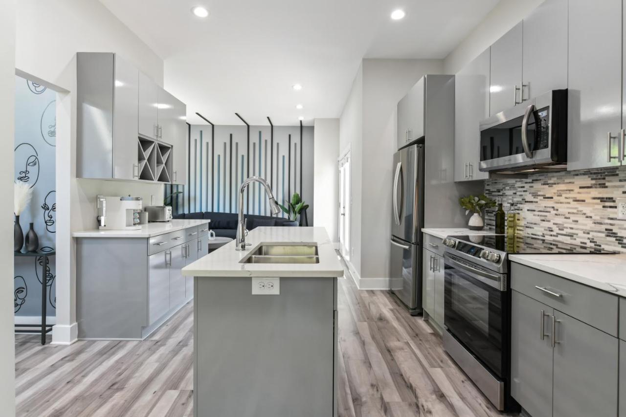 The Red Door - Ultra Modern Atlanta Home - Designedbydom Dış mekan fotoğraf