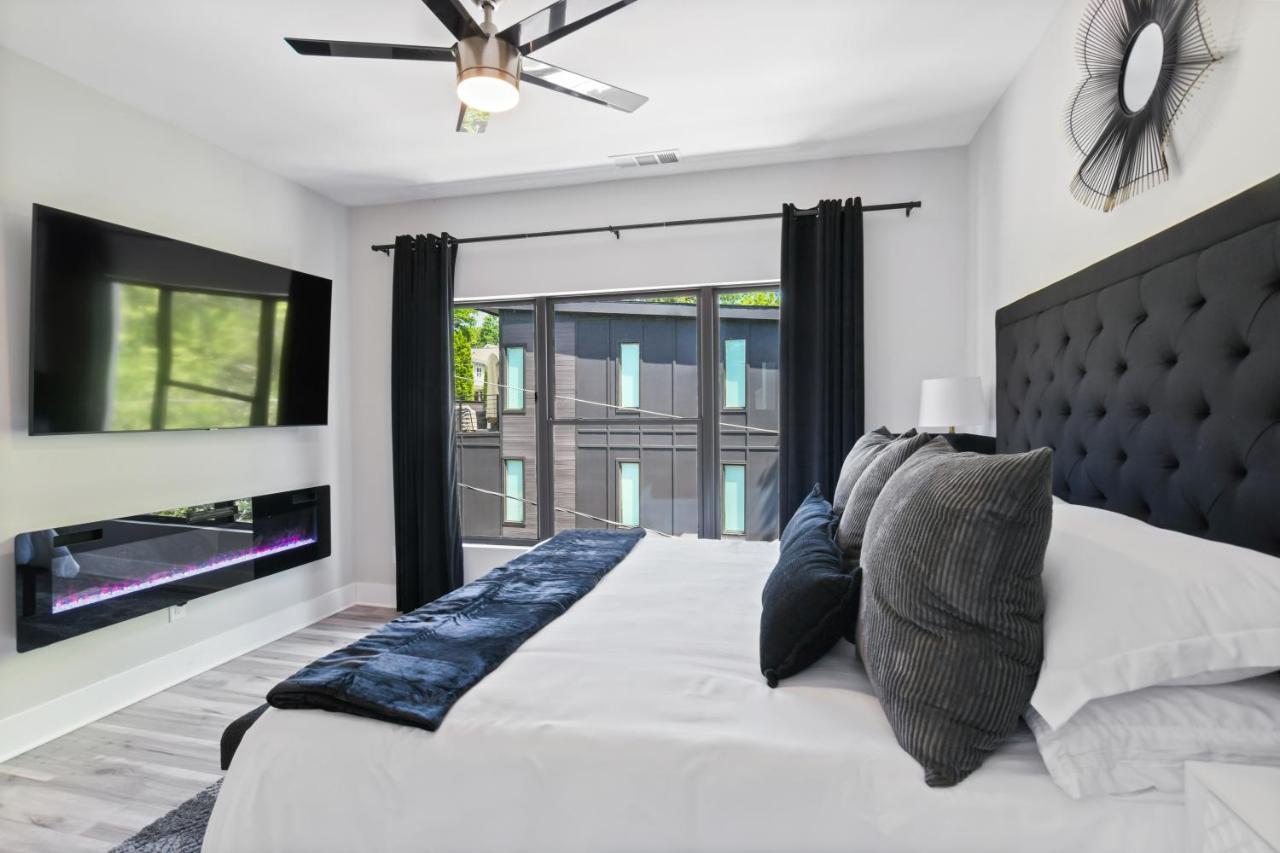 The Red Door - Ultra Modern Atlanta Home - Designedbydom Dış mekan fotoğraf