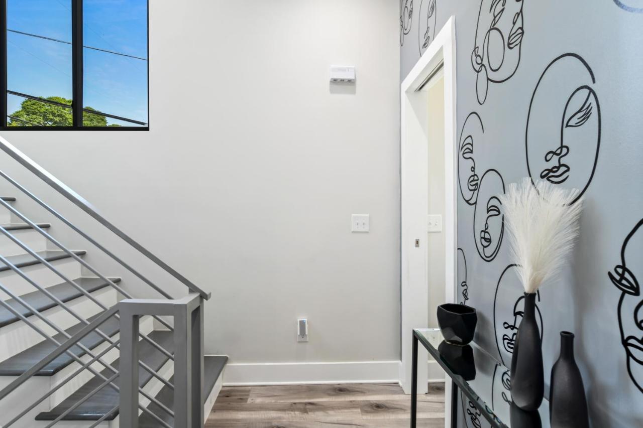 The Red Door - Ultra Modern Atlanta Home - Designedbydom Dış mekan fotoğraf