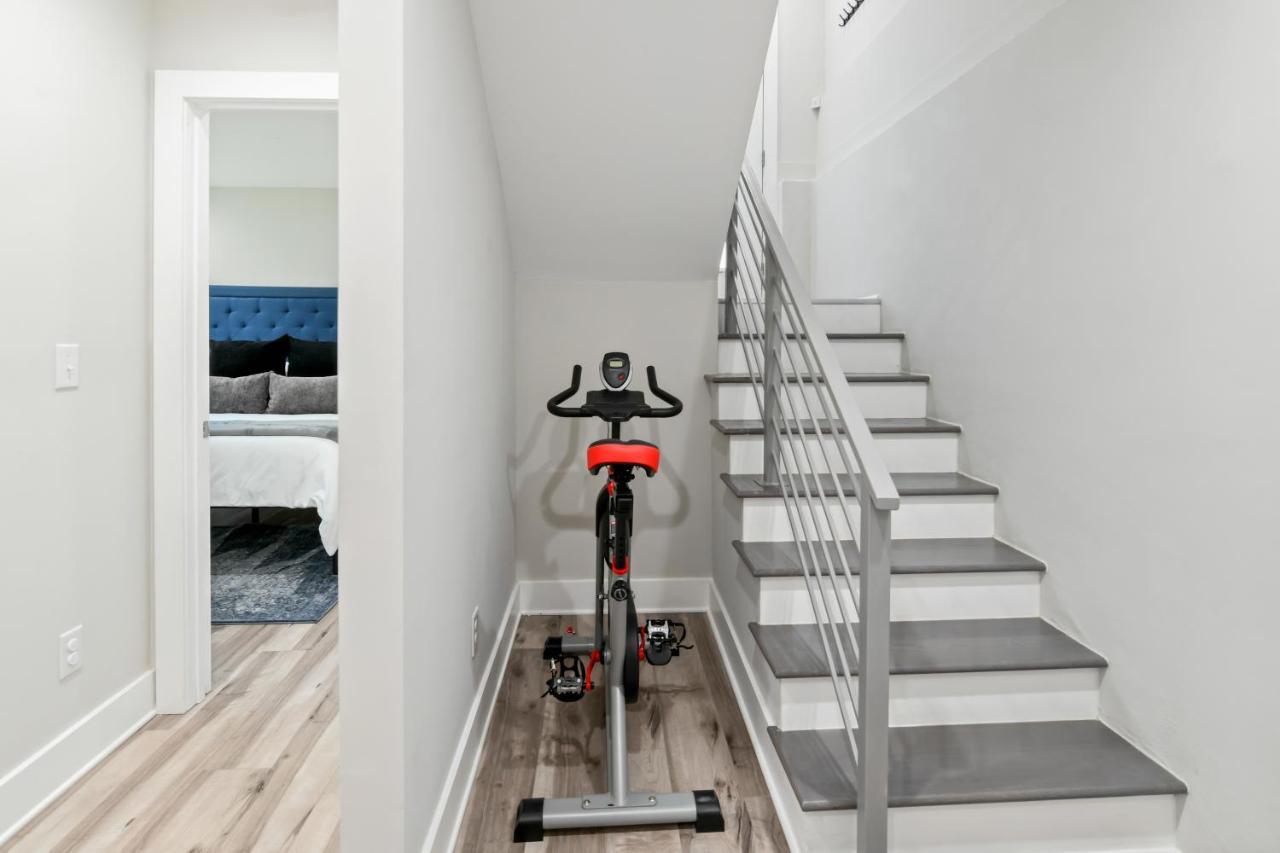 The Red Door - Ultra Modern Atlanta Home - Designedbydom Dış mekan fotoğraf