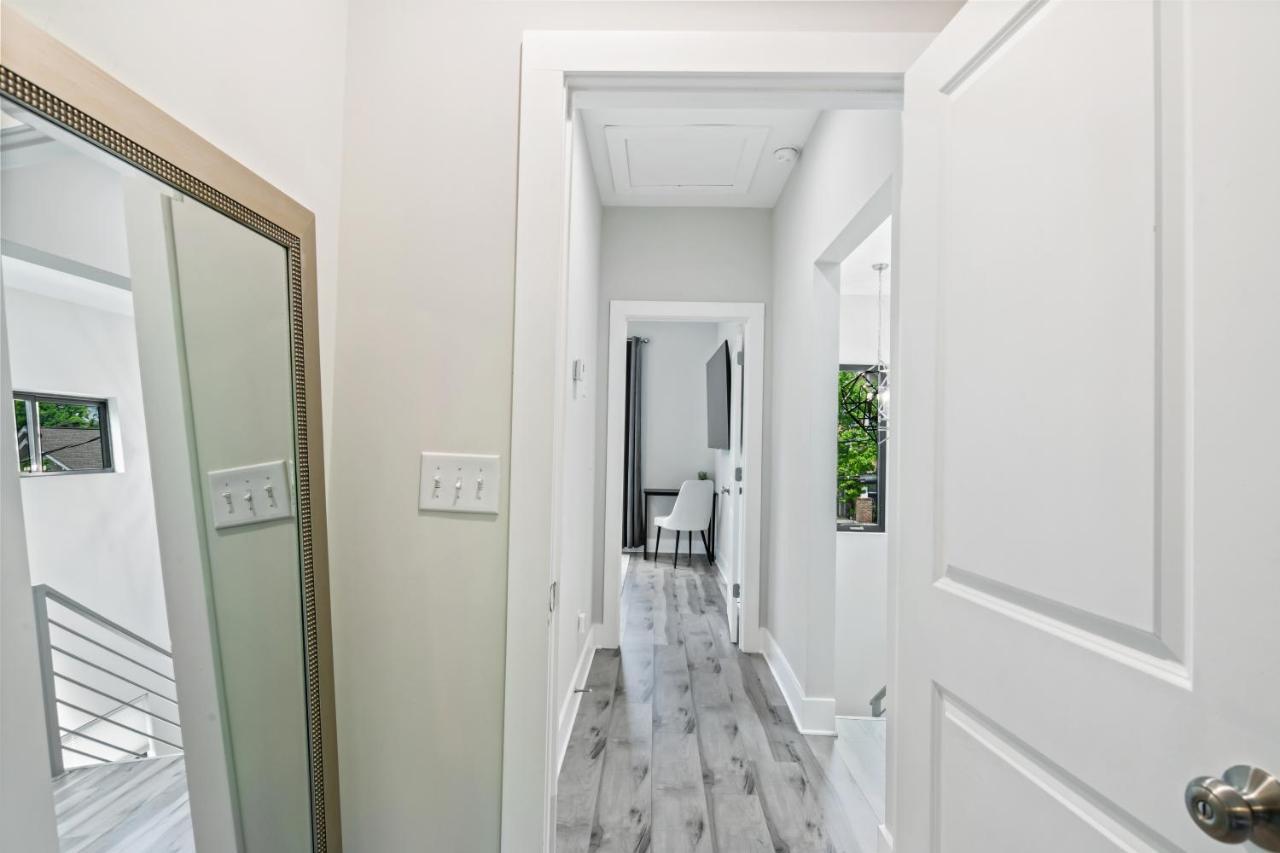 The Red Door - Ultra Modern Atlanta Home - Designedbydom Dış mekan fotoğraf